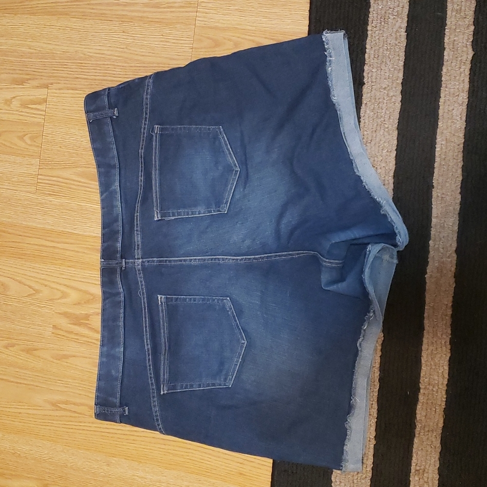 Jean Shorts - Picture 3 of 3